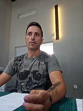 Lucas   81 online show from October 2025 08:00:02 AM