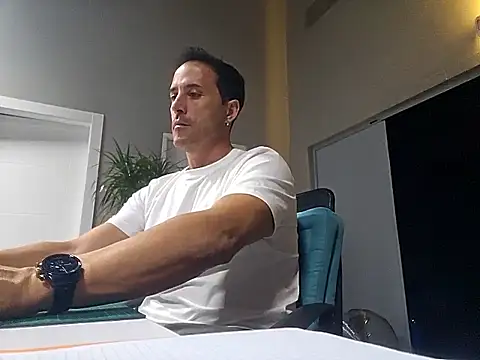 Lucas   81 online show from November 2025 07:59:02 PM