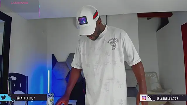 Snapshot of Latrellx7 chatting on June 2026 03:40:01 AM Latrellx7 online show from June 2026 03:40:01 AM