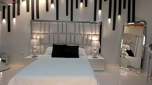 GiaFerrara online show from November 2025 05:13:02 PM