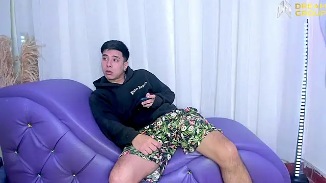 Yourslust  online show from October 2025 01:18:02 PM