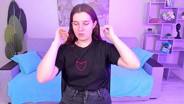 Snapshot of BonneyLove chatting on February 2025 09:38:01 PM BonneyLove online show from February 2025 09:38:01 PM