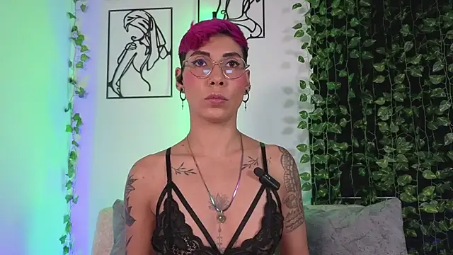 MiaMorgan  online show from December 2025 04:36:02 PM