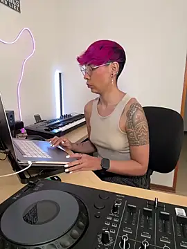 MiaMorgan  online show from April 2026 02:01:02 PM