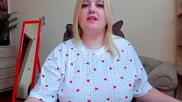 Snapshot of Doliss chatting on November 2025 07:05:02 AM Doliss online show from November 2025 07:05:02 AM