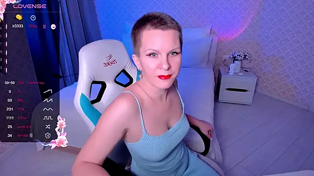 Louisa Bay online show from November 2025 04:53:01 PM