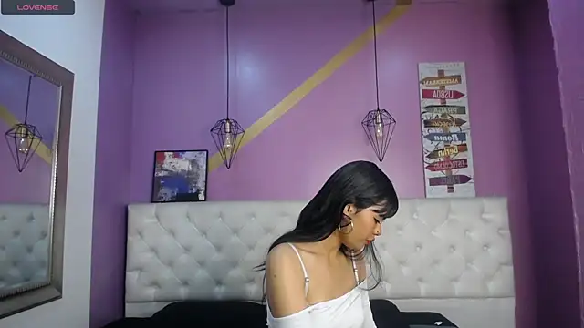 Snapshot of MadameDamn chatting on December 2024 12:12:01 PM MadameDamn online show from December 2024 12:12:01 PM