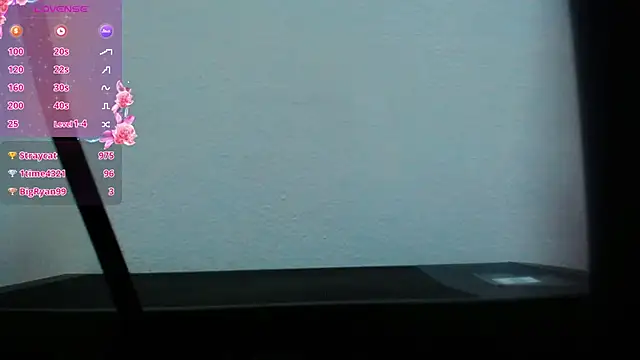 Snapshot of MadameDamn chatting on January 2025 06:28:01 PM MadameDamn online show from January 2025 06:28:01 PM