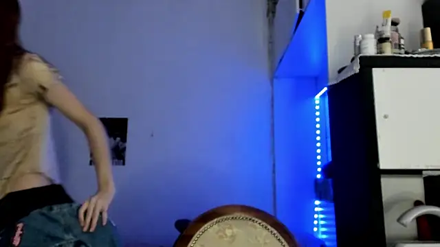 LisaIcon online show from October 2025 10:05:02 AM