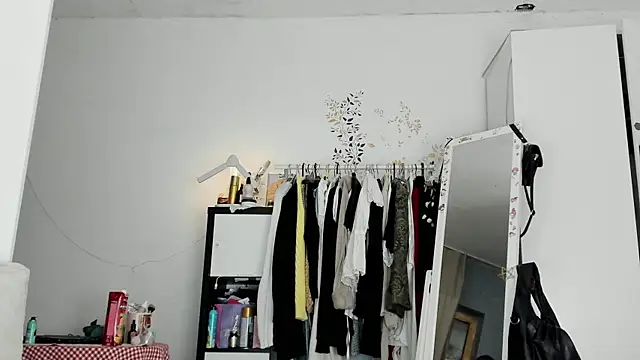 LisaIcon online show from December 2025 08:04:01 PM