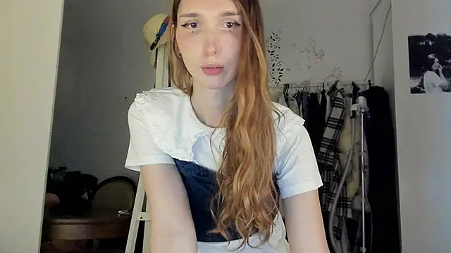 LisaIcon online show from June 2026 08:44:02 PM