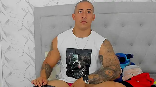 luigiferrara online show from December 2025 08:59:02 PM