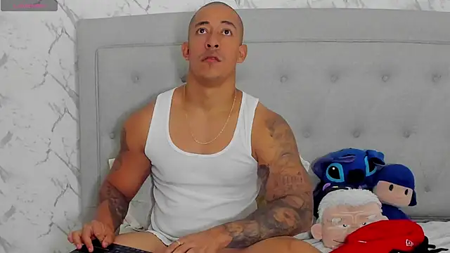 luigiferrara online show from April 2026 07:39:02 PM