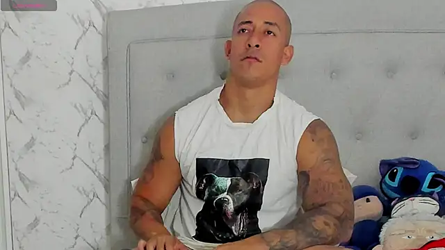 luigiferrara online show from May 2026 09:43:01 PM