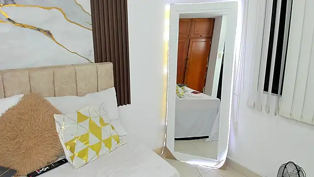 cristalwalker   online show from April 2026 10:45:02 AM