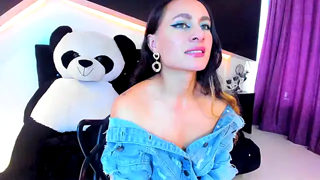 Snapshot of Coral_Gibson chatting on February 2025 06:51:01 PM Coral Gibson online show from February 2025 06:51:01 PM