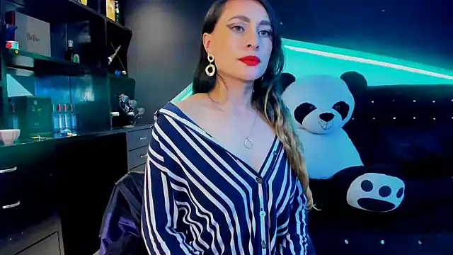 Snapshot of Coral_Gibson chatting on February 2025 03:43:02 PM Coral Gibson online show from February 2025 03:43:02 PM