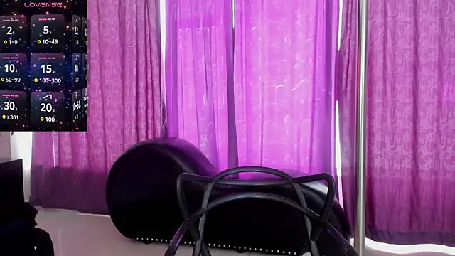 Snapshot of Coral_Gibson chatting on October 2025 01:19:01 PM Coral Gibson online show from October 2025 01:19:01 PM