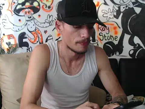 roystonee01 online show from October 2025 09:01:01 PM