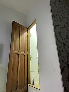 Snapshot of Carolinen chatting on January 2025 08:37:02 PM Carolinen online show from January 2025 08:37:02 PM