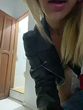 Snapshot of Carolinen chatting on January 2025 10:59:01 PM Carolinen online show from January 2025 10:59:01 PM