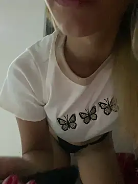 Snapshot of Carolinen chatting on January 2025 11:45:02 PM Carolinen online show from January 2025 11:45:02 PM