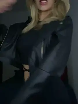 Snapshot of Carolinen chatting on February 2025 04:25:02 AM Carolinen online show from February 2025 04:25:02 AM