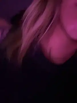 Snapshot of Carolinen chatting on February 2025 08:10:01 PM Carolinen online show from February 2025 08:10:01 PM