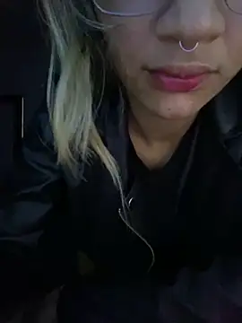 Snapshot of Carolinen chatting on February 2025 03:18:01 AM Carolinen online show from February 2025 03:18:01 AM