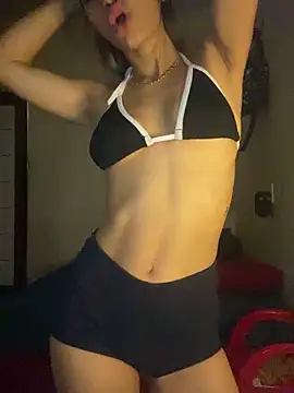 Snapshot of Carolinen chatting on September 2025 08:09:02 PM Carolinen online show from September 2025 08:09:02 PM