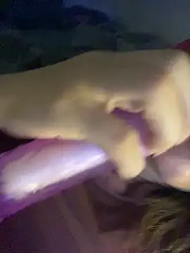 Snapshot of Carolinen chatting on September 2025 08:52:01 PM Carolinen online show from September 2025 08:52:01 PM