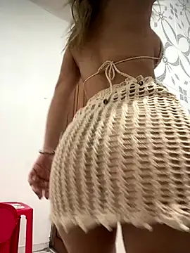 Snapshot of Carolinen chatting on September 2025 06:42:02 PM Carolinen online show from September 2025 06:42:02 PM