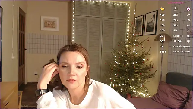 Snapshot of Charline_TheFoxTail chatting on January 2025 08:32:02 PM Charline TheFoxTail online show from January 2025 08:32:02 PM