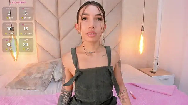 Snapshot of Mollymoon1 chatting on March 2025 07:06:02 PM Mollymoon1 online show from March 2025 07:06:02 PM