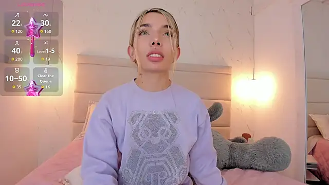 Snapshot of Mollymoon1 chatting on December 2025 07:44:01 PM Mollymoon1 online show from December 2025 07:44:01 PM