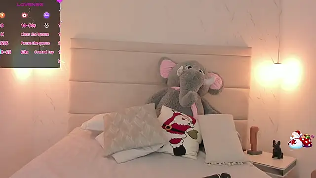 Snapshot of Mollymoon1 chatting on December 2025 05:20:01 PM Mollymoon1 online show from December 2025 05:20:01 PM