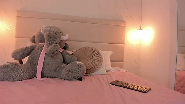 Snapshot of Mollymoon1 chatting on January 2026 08:03:01 PM Mollymoon1 online show from January 2026 08:03:01 PM