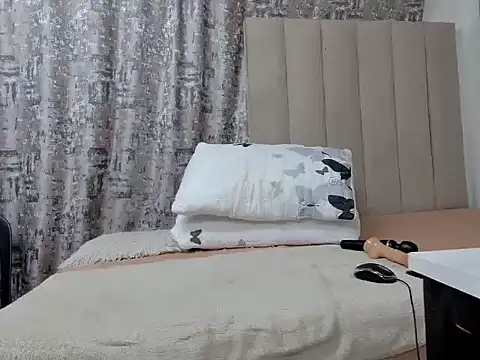 Pearl 00 online show from January 2025 10:30:02 PM