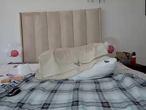 Pearl 00 online show from February 2025 10:04:02 AM