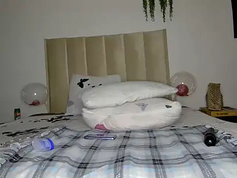 Pearl 00 online show from February 2025 10:20:02 PM