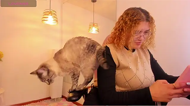 Missbrave1 online show from February 2025 07:19:02 PM