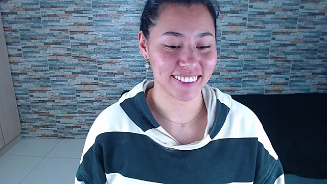 Snapshot of _joy_yva chatting on November 2025 04:18:02 PM joy yva online show from November 2025 04:18:02 PM