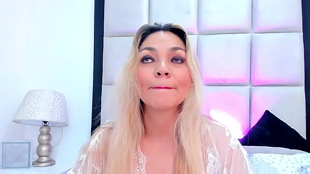 Snapshot of MalorySweet chatting on December 2024 12:23:02 PM MalorySweet online show from December 2024 12:23:02 PM