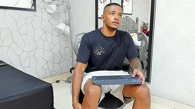 Snapshot of jackmacson chatting on December 2024 07:50:02 PM jackmacson online show from December 2024 07:50:02 PM