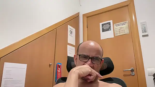 Snapshot of MARI-LUIZ chatting on July 2026 05:04:02 PM MARI-LUIZ online show from July 2026 05:04:02 PM