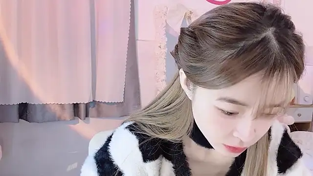 Carly 1 online show from December 2024 12:29:02 PM