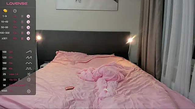 jesssicamooon online show from September 2025 06:55:01 PM