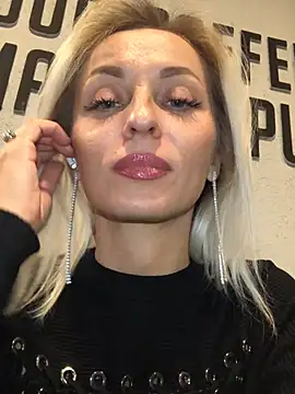 Snapshot of Diamond_Bunny_ chatting on February 2025 04:00:01 PM Diamond Bunny  online show from February 2025 04:00:01 PM