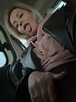 Diamond Bunny  online show from January 2026 02:00:02 PM