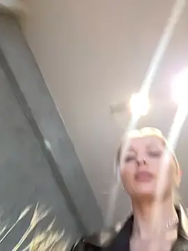 Diamond Bunny  online show from March 2026 03:07:02 PM